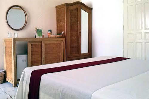 Whispering Palms Island Resort Bacolod Exteriör bild